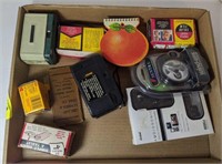 Flat of various vintage items