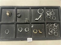 LARGE LOT OF VARIOUS COSTUME JEWLERY - RINGS