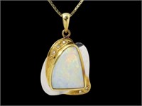 18k Gold 2.49 ct Opal & Diamond Pendant Necklace