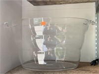 Plastic Bucket (garage)