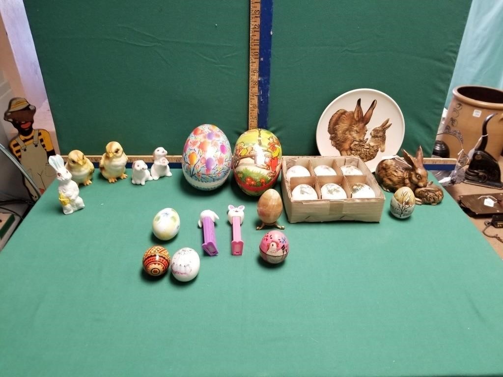 EASTER EGGS, CHICKS, AND FIGURINES