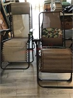2 FOLDING CHAISE LOUNGE CHAIRS 2 FOLDING CHAISE LO