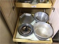 Cake pans, metal pots