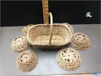 Wicker basket set.