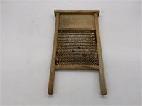VINTAGE SMALL WASHBOARD