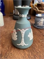 Edgewood Green Vase  (Dining room)