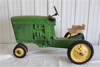 JD 20 series pedal tractor, star wheel