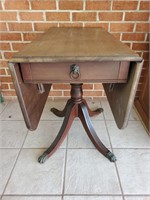 Drop leaf table