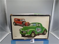 AMT 40 Willys 32 Ford Show n' Go 1/25 Scale