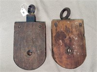 LOT OF 2 WOOD PULLEY'S - 1 MISSING WHEEL