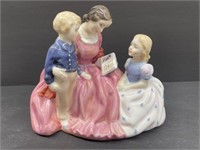 Royal Doulton Figurine - The Bedtime Story HN 2059