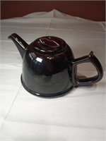 Royal Canadian Dripless Teapot