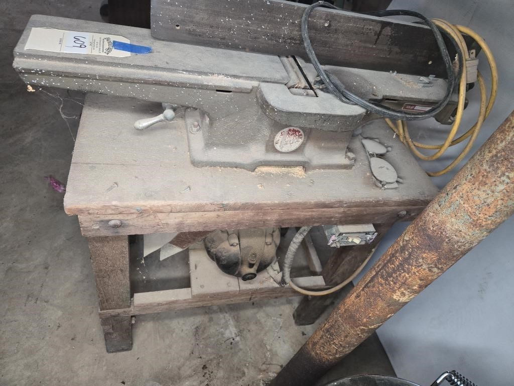 DELTA JOINTER ON STAND