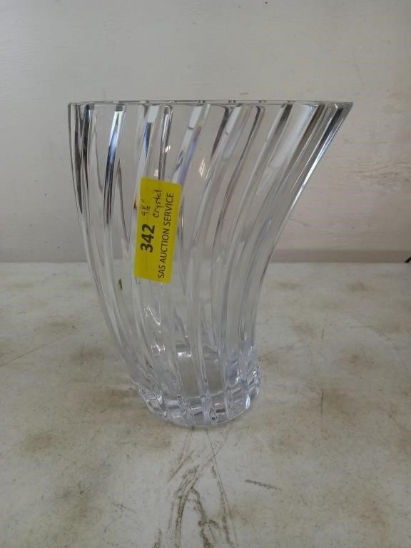 Heavy crystal vase 9.5"