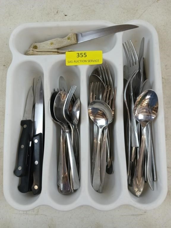 Asst cutlery, kitchen knives in plastic tray