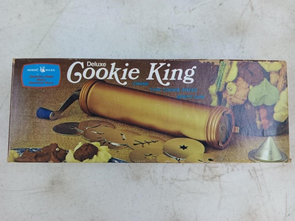 Nordic Ware deluxe cookie King crank type cookie