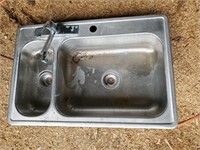 STAINLESS SINK - 1/4 + 3/4 WITH FAUCET