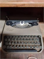 Vtg. Metal Corona Zephyr Typewriter & Case