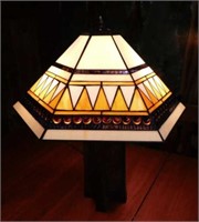 Table lamp w/ slag glass shade, 24" tall
