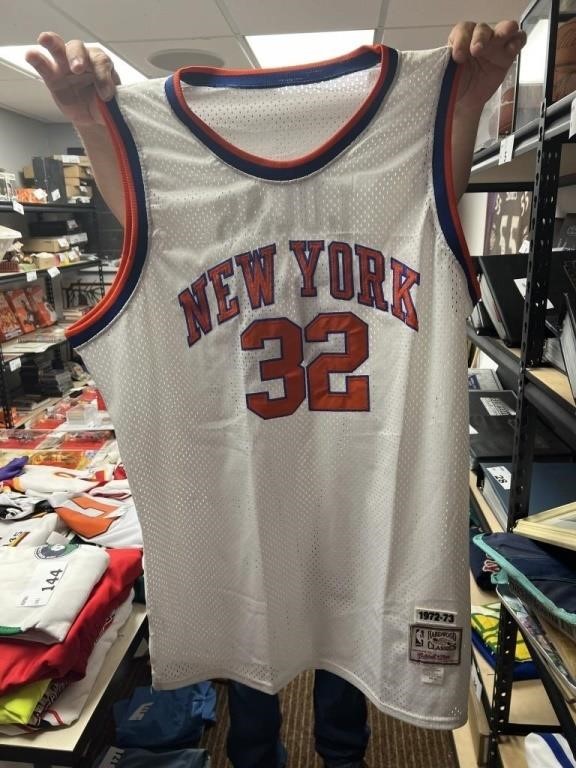 JERRY LUCAS #32 NEW YORK KNICKS JERSEY