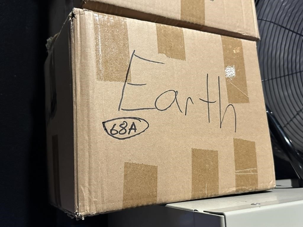 60" INFLATABLE GLOBE / EARTH (NEW IN BOX)