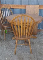 Small Round Table w/ Chairs and Leaf