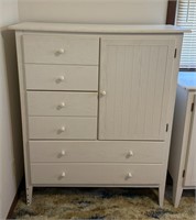 Particleboard dresser - 40 x 16 x 48