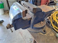 Heavy Duty Vise. 20" l x 8" jaws