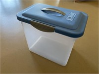 Latching tub with lid