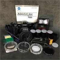 Minolta 35mm Film Camera w/Accessories -as is