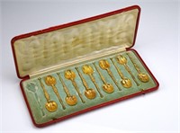 Cased set of English silver gilt teaspoons