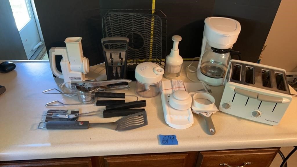 Kitchen lot, coffee maker, toaster, choppers &