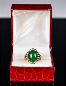 A 14K Ring with Jadeite & Diamond w/Box