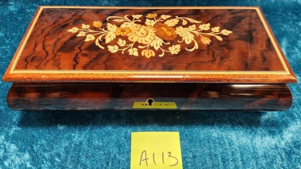 11 - MUSICAL KEEPSAKE BOX (A113)