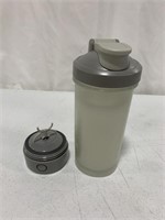PLASTIC SPORTS BOTTLE WITH MIXER 8IN