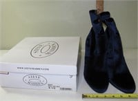 Ladies Steve Madden Navy Velvet Boots Size 9 1/2