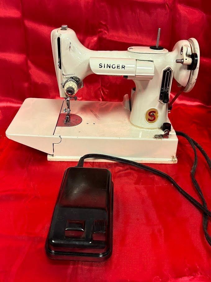 Singer featherweight, 221K sewing machine