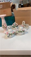 Porcelain 5 pieces( teapot, etc)