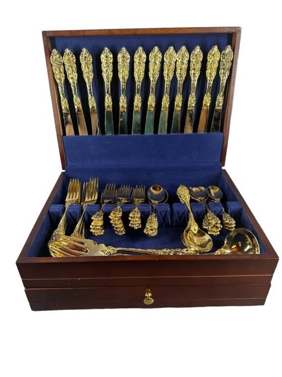 An (85) Pc Set Of William Rogers Flatware in Case