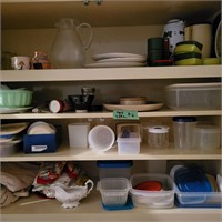 B292 Four shelves of Kitchen items