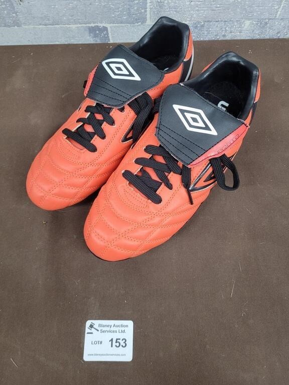 Umbro size 9 cleats (looks new)