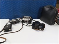 (2) vintage KODAK Cameras w/ Case & xtras