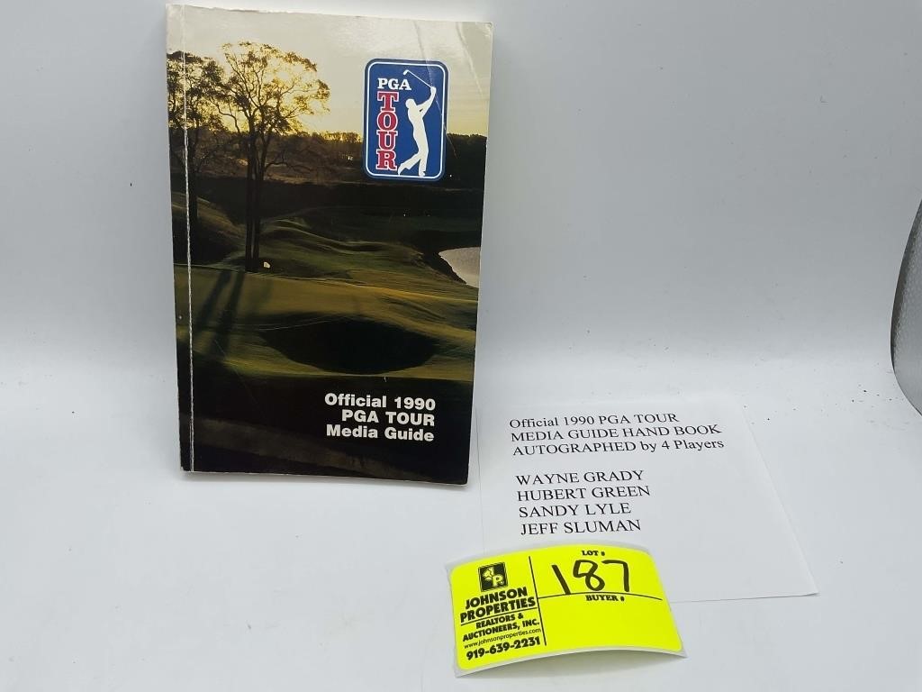 1990 PGA TOUR MEDIA GUIDE HANDBOOK AUTOGRAPHED BY