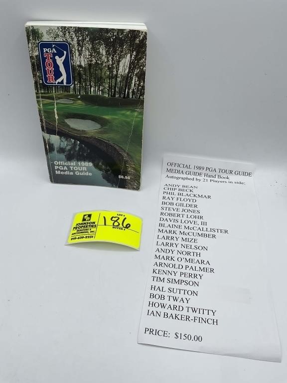 1989 PGA TOUR MEDIA GUIDE HANDBOOK AUTOGRAPHED BY