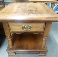 Solid Wood Night Stand w / Drawer