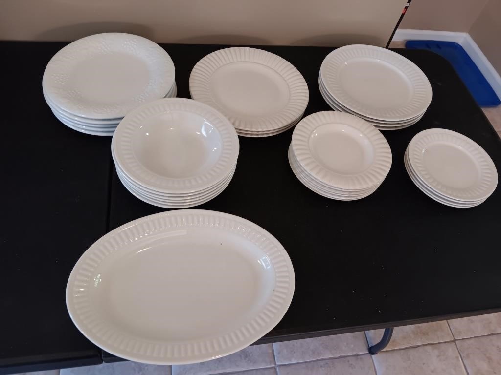 29 pieces of white China miscellaneous makers.