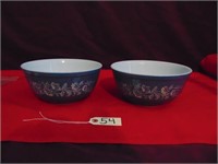 Pyrex 2 Colonial Mist 2.5 Q Bowls