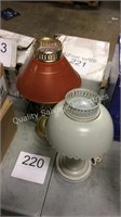 1 LOT 2 DECORATIVE LAMPS