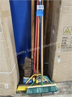 4pc mops/push brooms