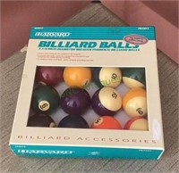 Billiard balls by Harvard Sports - set of new pool
